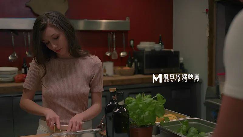 Mở tiệc rồi cưỡng hiếp em gái xinh xắn