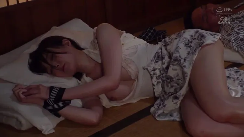 Xin chồng đi công chuyện với sếp, nữ nhân viên rơi vào kế hoạch của ông cấp trên biến thái