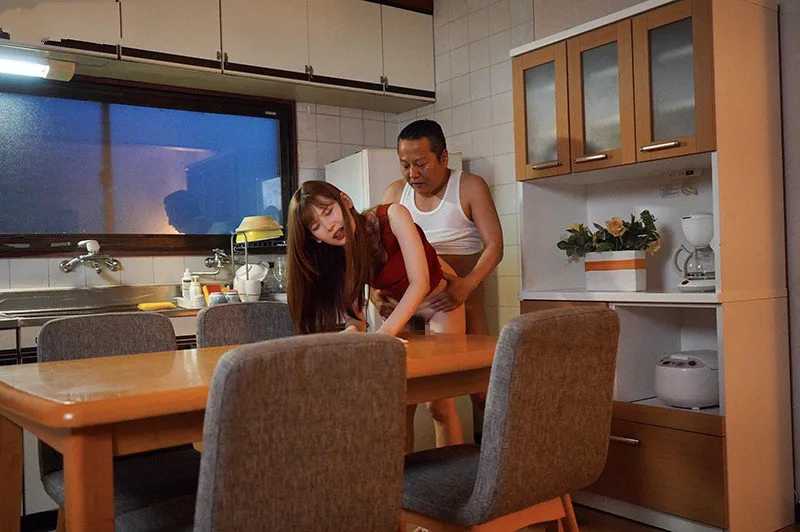 Con gái bị chồng yêu mới của mẹ trả bài mỗi ngày, cho dù đã có người yêu